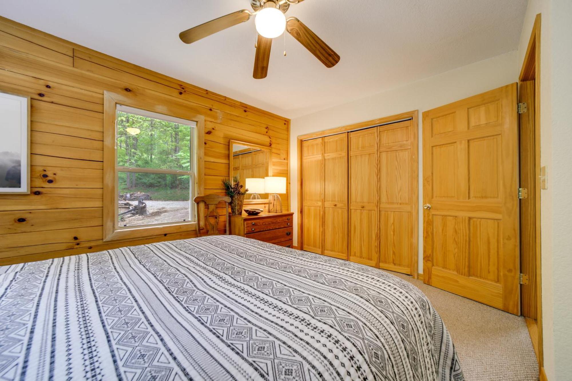 Peaceful Smoky Mountain Cabin With Deck And Fire Pit! เวย์นวิลล์ ภายนอก รูปภาพ