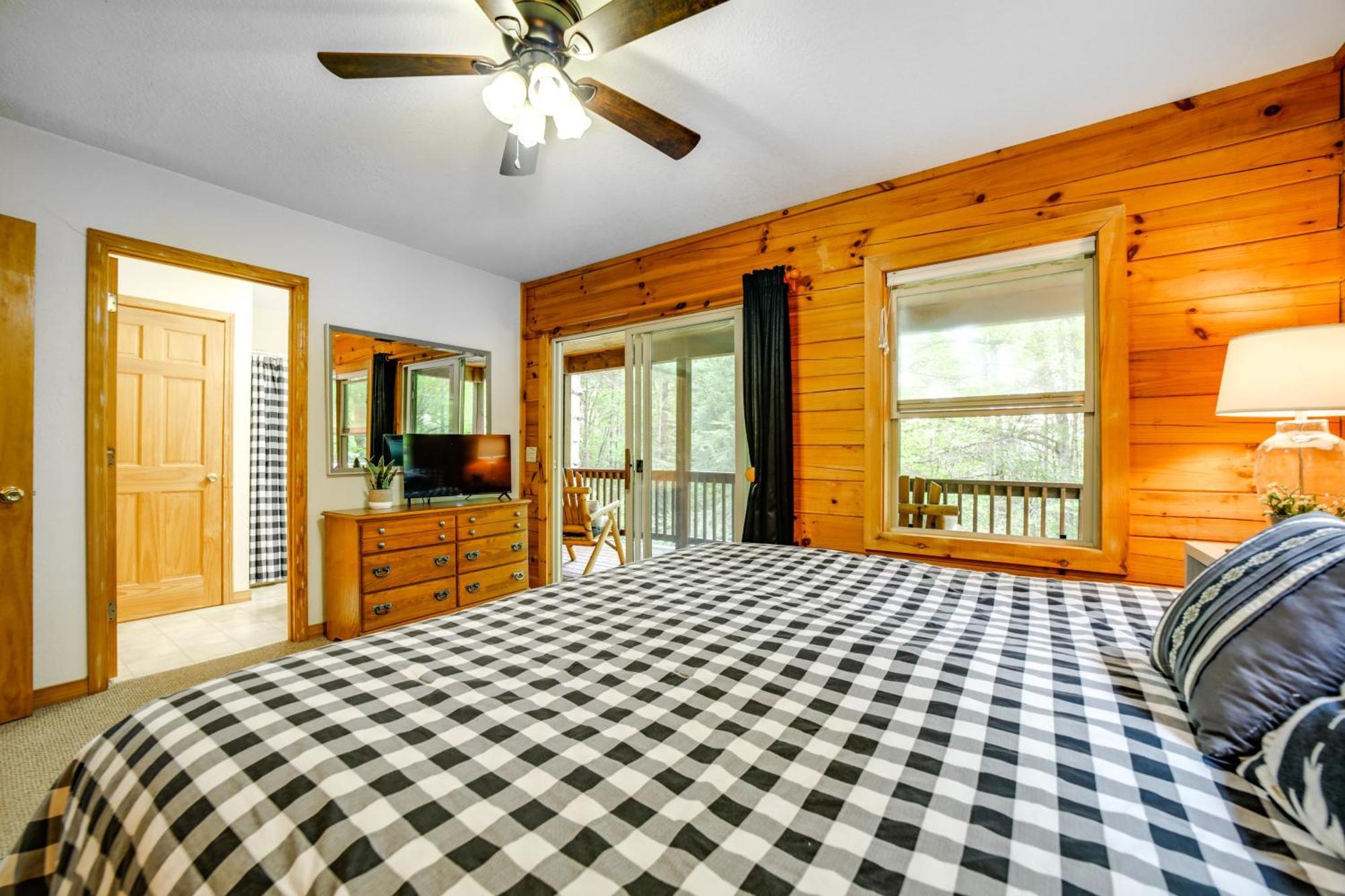 Peaceful Smoky Mountain Cabin With Deck And Fire Pit! เวย์นวิลล์ ภายนอก รูปภาพ