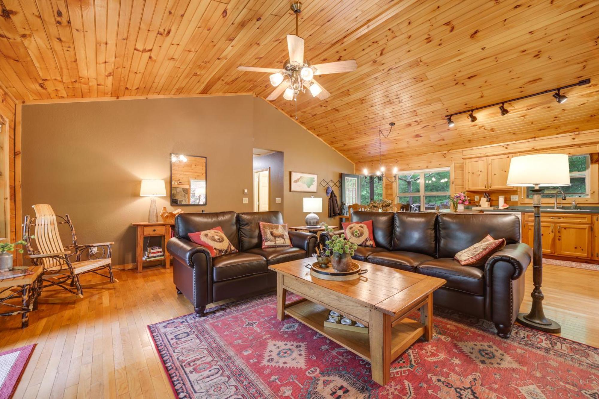 Peaceful Smoky Mountain Cabin With Deck And Fire Pit! เวย์นวิลล์ ภายนอก รูปภาพ