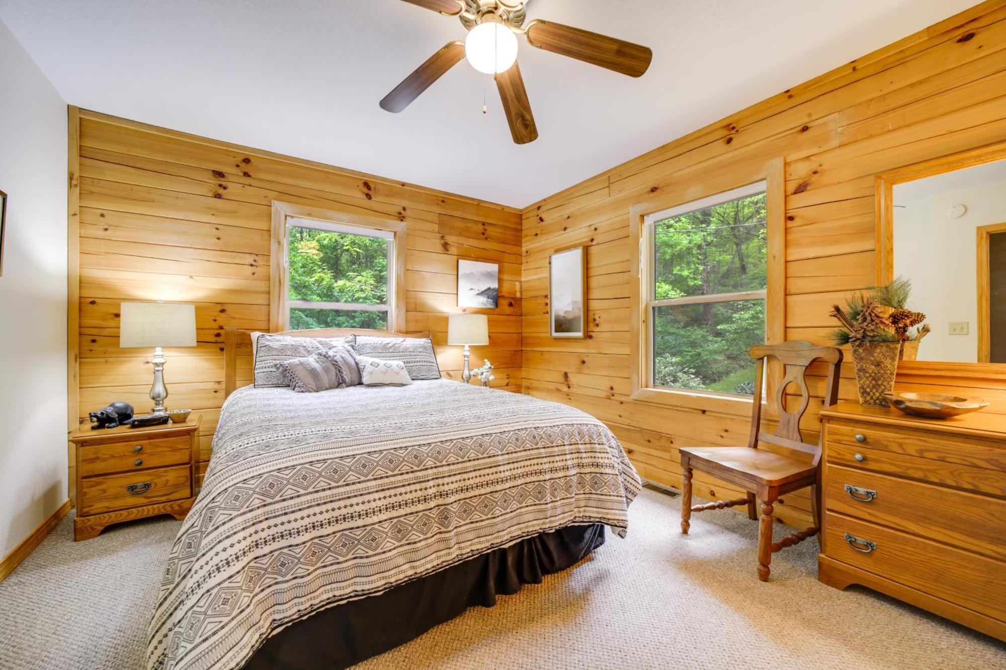 Peaceful Smoky Mountain Cabin With Deck And Fire Pit! เวย์นวิลล์ ภายนอก รูปภาพ