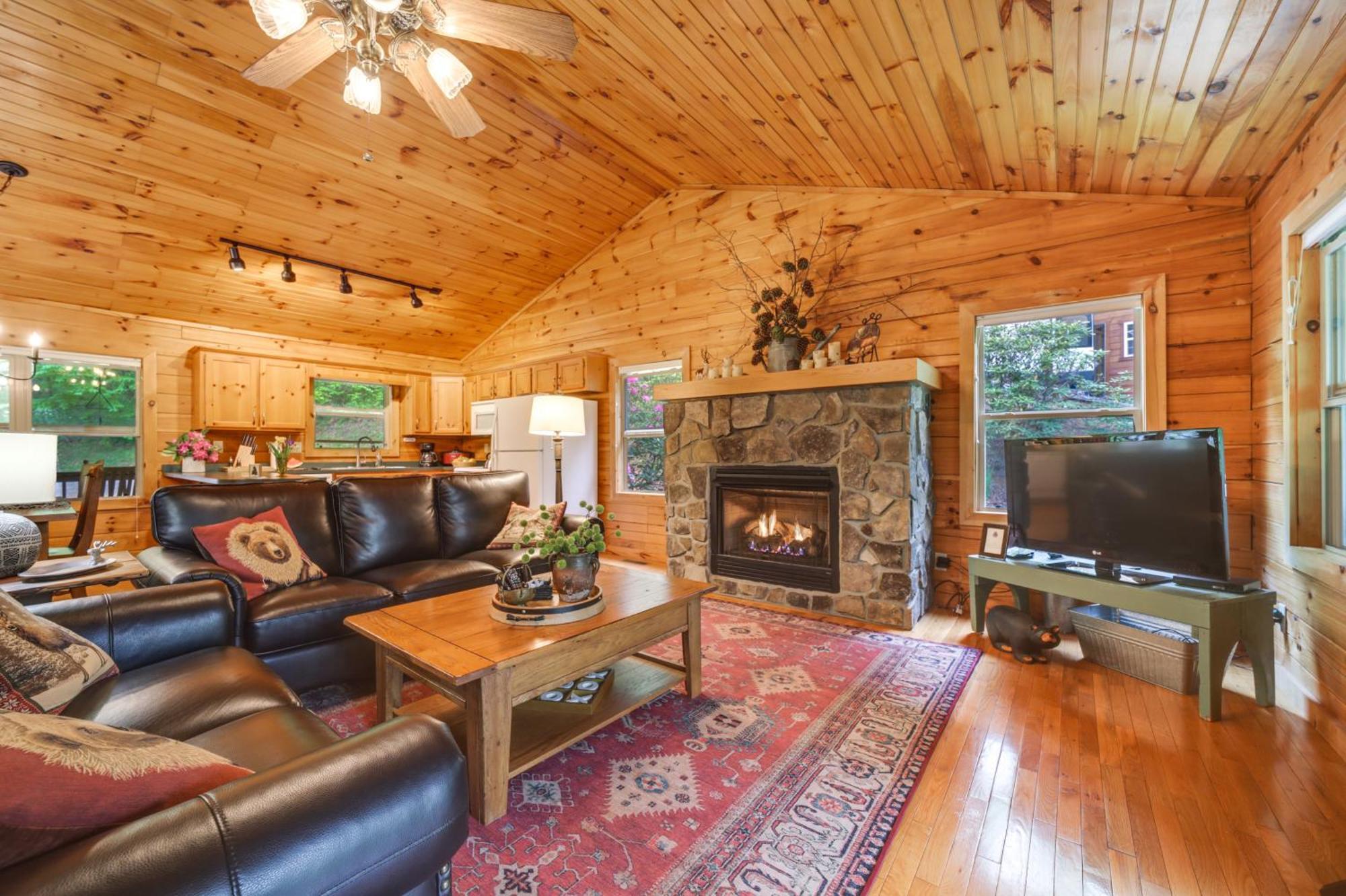 Peaceful Smoky Mountain Cabin With Deck And Fire Pit! เวย์นวิลล์ ภายนอก รูปภาพ
