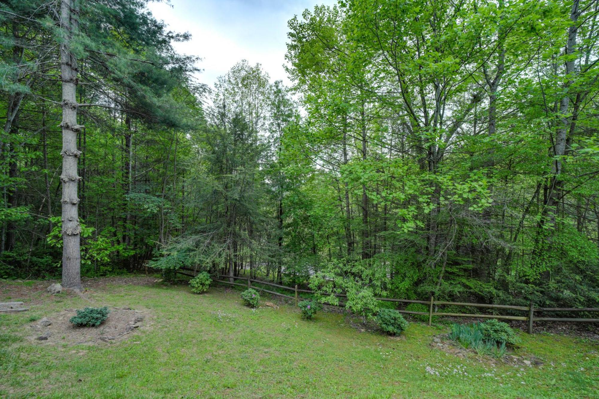 Peaceful Smoky Mountain Cabin With Deck And Fire Pit! เวย์นวิลล์ ภายนอก รูปภาพ