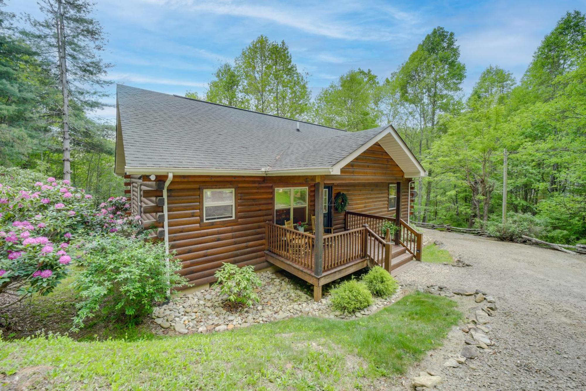 Peaceful Smoky Mountain Cabin With Deck And Fire Pit! เวย์นวิลล์ ภายนอก รูปภาพ