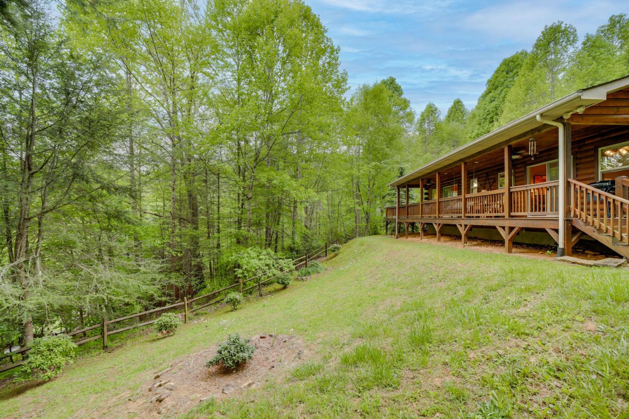 Peaceful Smoky Mountain Cabin With Deck And Fire Pit! เวย์นวิลล์ ภายนอก รูปภาพ