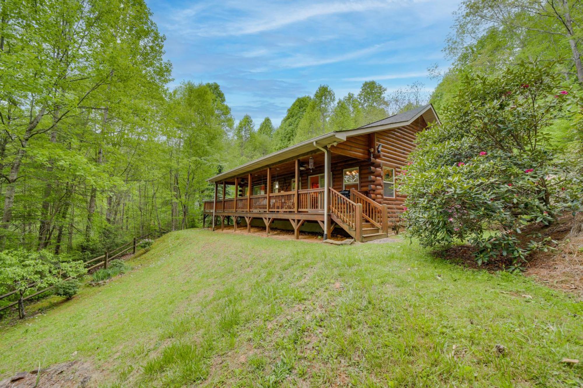 Peaceful Smoky Mountain Cabin With Deck And Fire Pit! เวย์นวิลล์ ภายนอก รูปภาพ